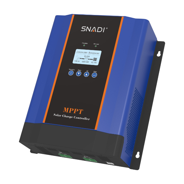 Vista inferior del controlador MPPT SNADI CM 100A que muestra terminales de cableado de alta resistencia y puerto de comunicación RS485.