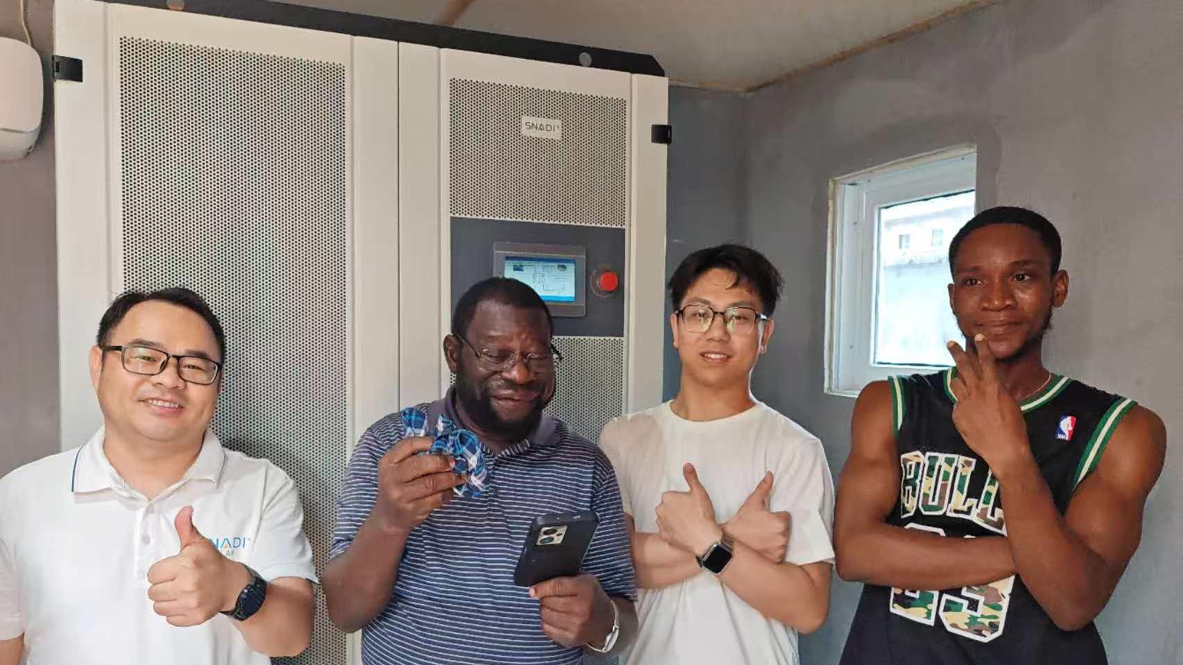 مهندسو SNADI وعملاؤها نجحوا في تثبيت نظام تخزين الطاقة C&I.