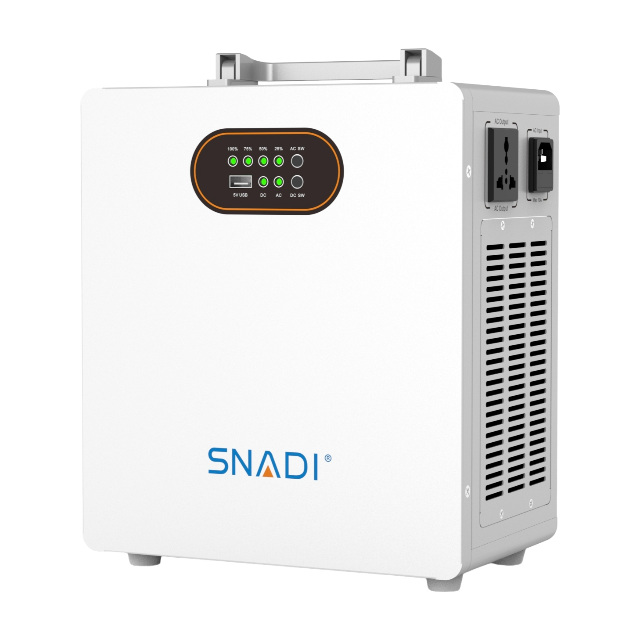 Perspective latérale de l'alimentation portable à stockage d'énergie SNADI MS Series 300 W montrant l'entrée CA et les prises de sortie universelles.