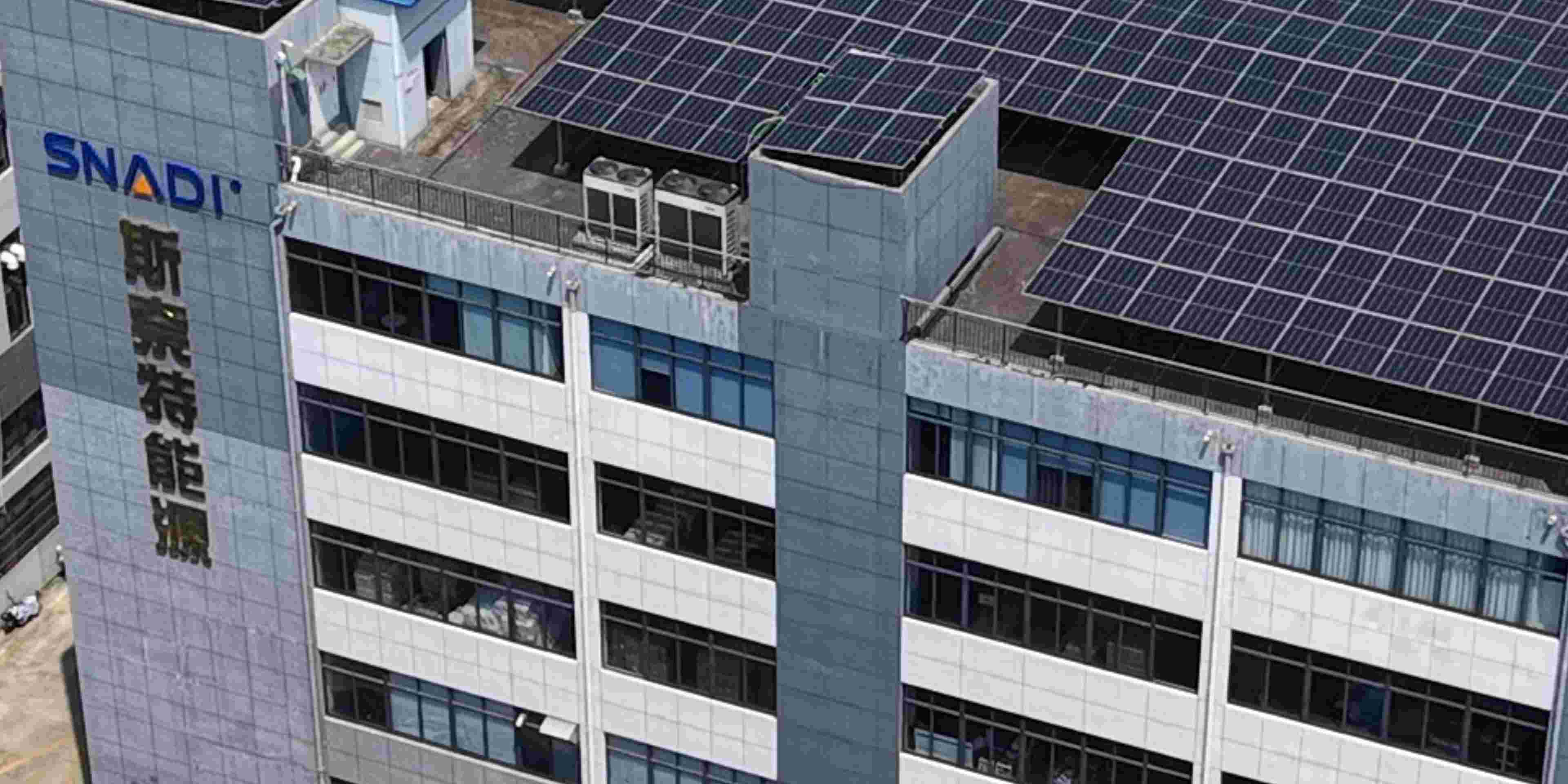يتميز مصنع SNADI للعاكسات الشمسية ومقر البحث والتطوير بنظام كهروضوئي واسع النطاق على السطح، مما يعرض قدرتنا على التصنيع لحلول تخزين الطاقة المخصصة.